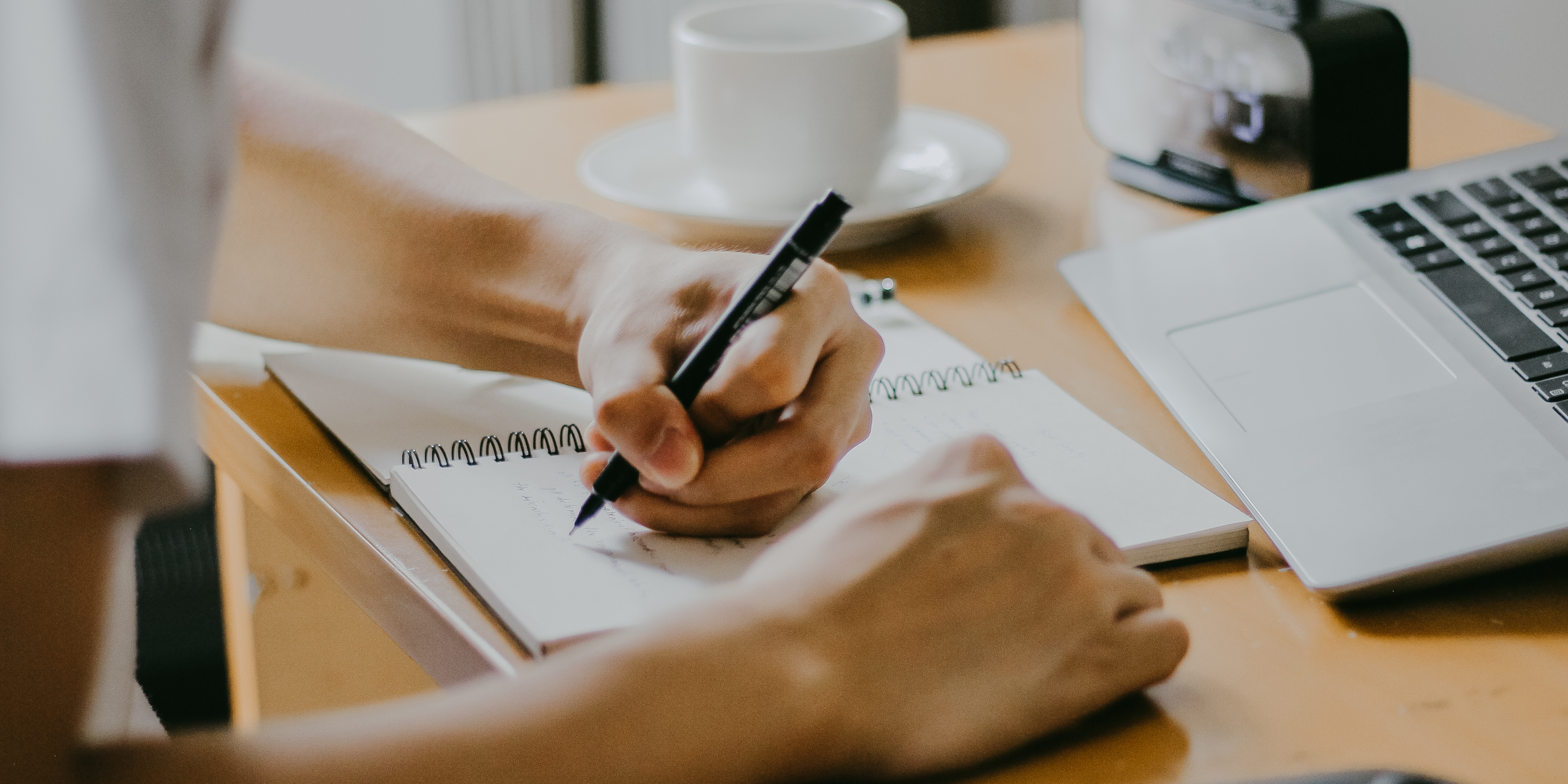 Academisch schrijven is een belangrijke vaardigheid voor promovendi. Focus op het schrijfproces!