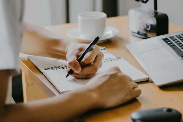 Academisch schrijven is een belangrijke vaardigheid voor promovendi. Focus op het schrijfproces!
