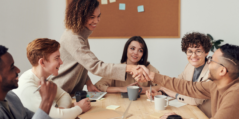 maak verbinding met andere phd's, zorg voor goede relaties binnen en buiten de wetenschap